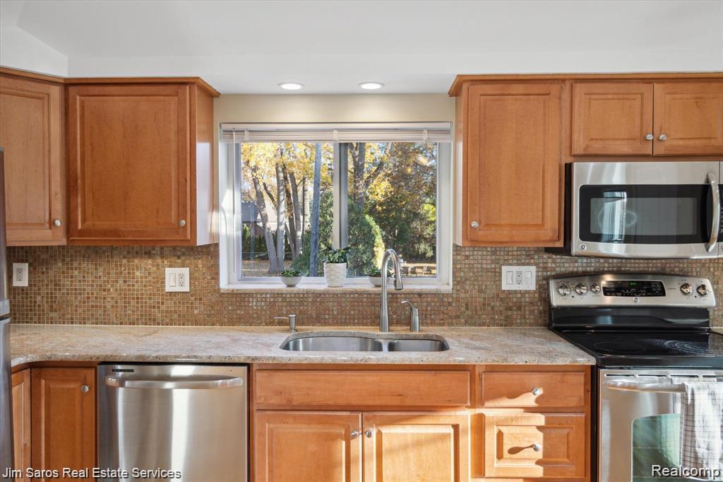 84 Vernier Road Grosse Pointe, MI 48236 - Photo 5 of 16