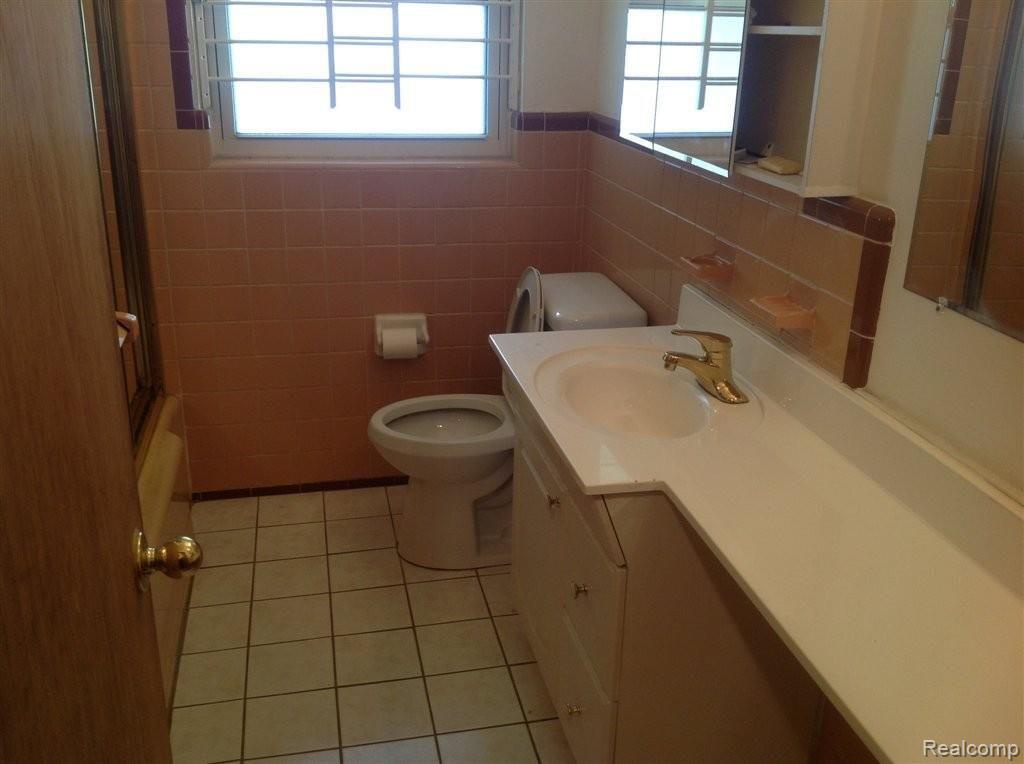 20203 Rutherford Street Detroit, MI 48235 - Photo 6 of 13 IMG_0856.JPG