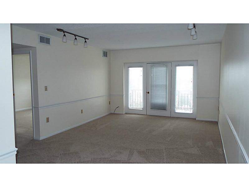 520 Washington Road, Unit 804 Mt. Lebanon, PA 15228 - Photo 2 of 17 Living Room.