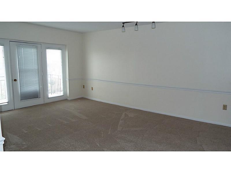520 Washington Road, Unit 804 Mt. Lebanon, PA 15228 - Photo 3 of 17 Living Room.
