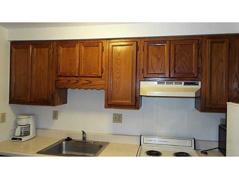 520 Washington Road, Unit 804 Mt. Lebanon, PA 15228 - Photo 6 of 17 Kitchen.