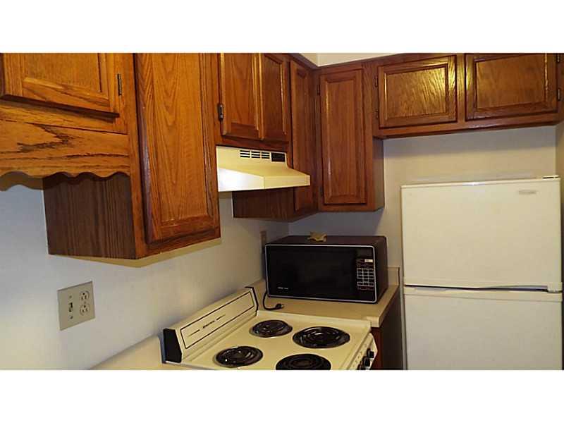 520 Washington Road, Unit 804 Mt. Lebanon, PA 15228 - Photo 7 of 17 Kitchen.