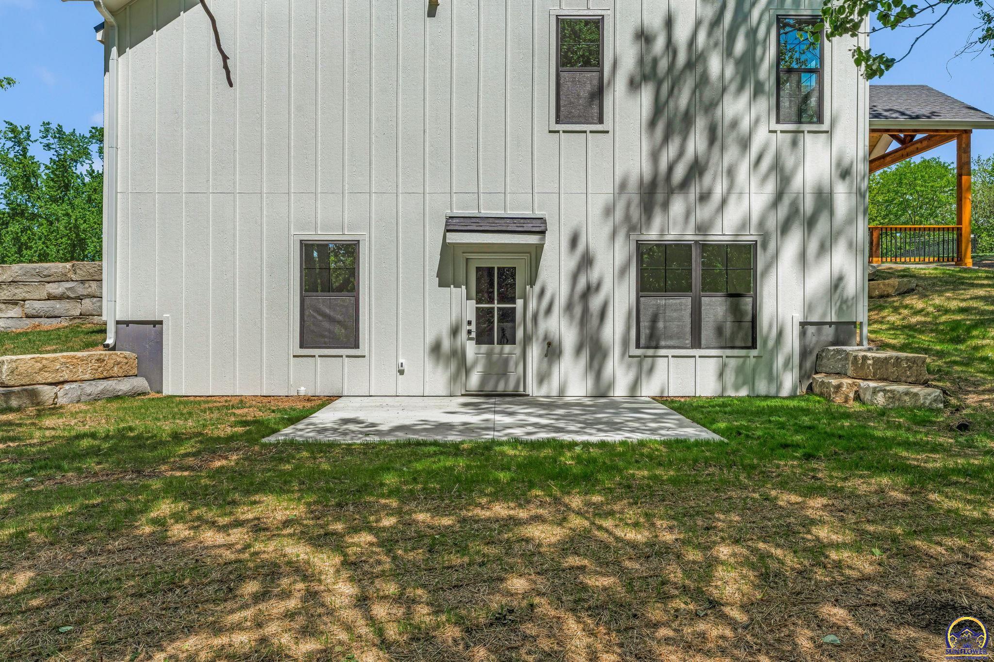 6855 Southwest Aylesbury Road Topeka, KS 66610 - Photo 4 of 47