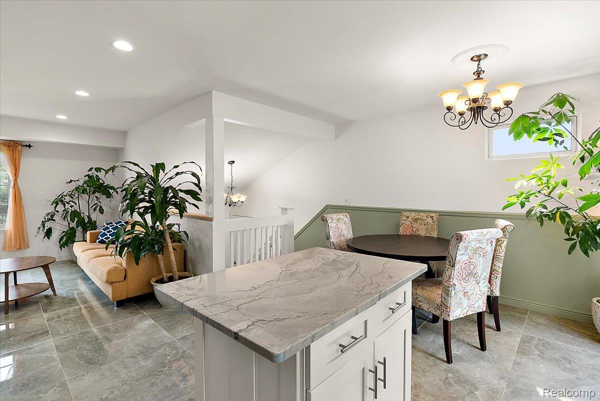 759 Kentucky Drive Rochester, MI 48307 - Photo 11 of 46 27-759 Kentucky-27.jpg