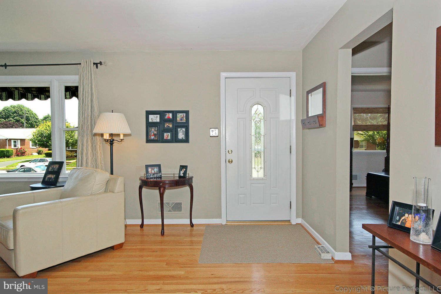 909 Seminole Road Frederick, MD 21701 - Photo 5 of 28 Interior (General)