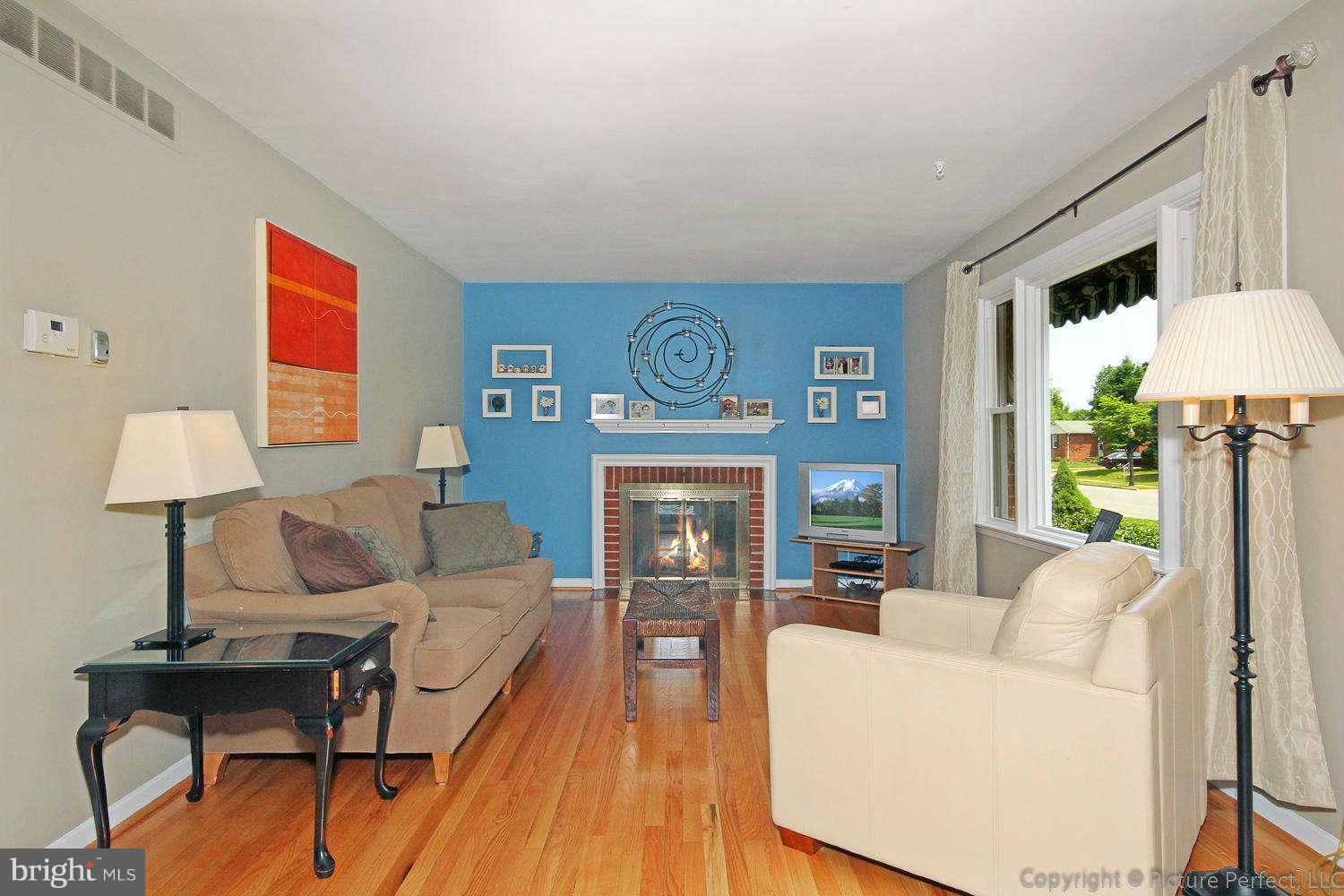 909 Seminole Road Frederick, MD 21701 - Photo 6 of 28 Family Room