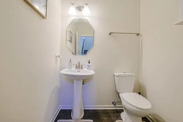 $379,900 | 299 Bennett Drive, Carol Stream, IL 60188