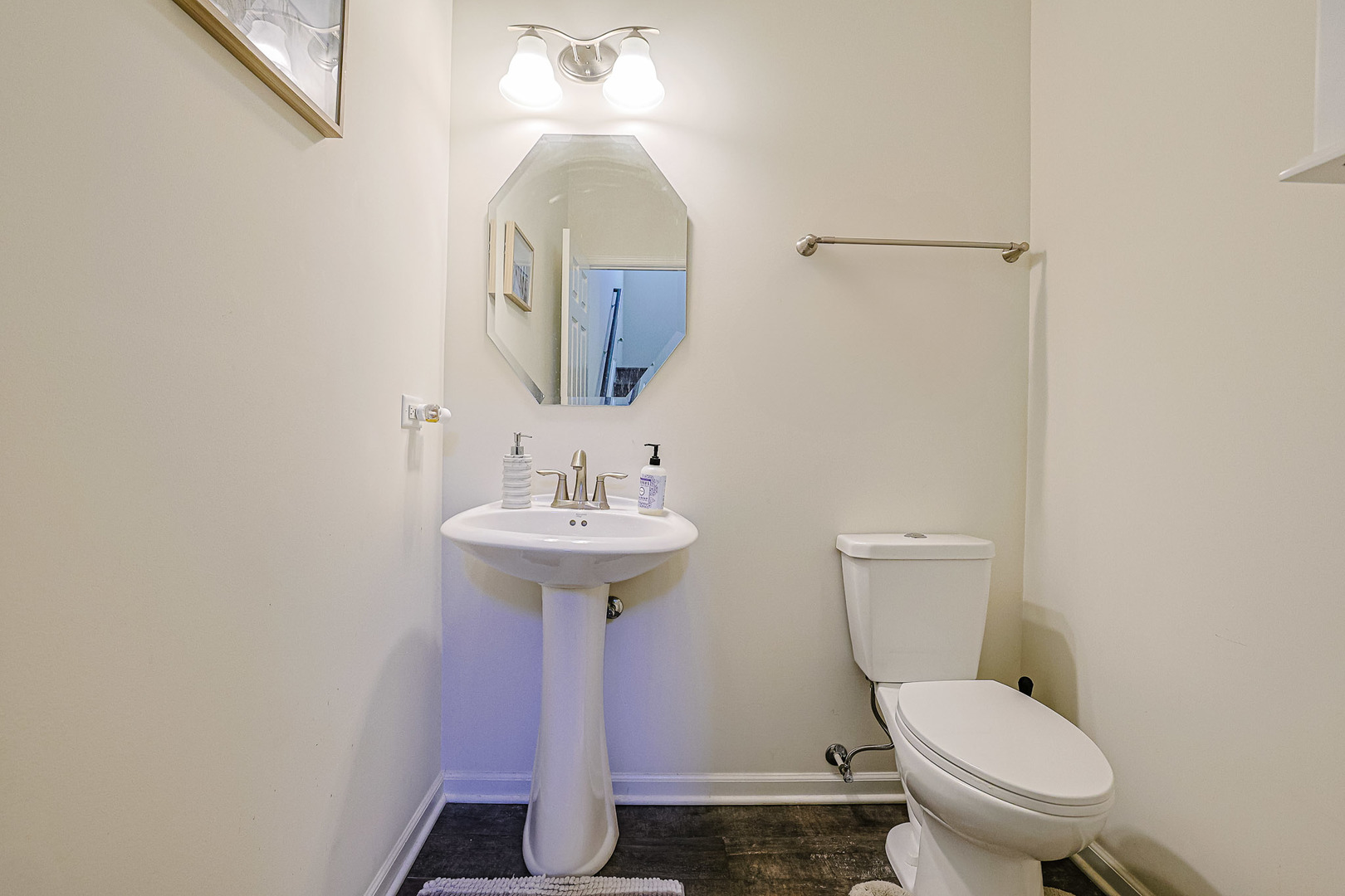 299 Bennett Drive Carol Stream, IL 60188 - Photo 17 of 27 a bathroom with a toilet sink and mirror
