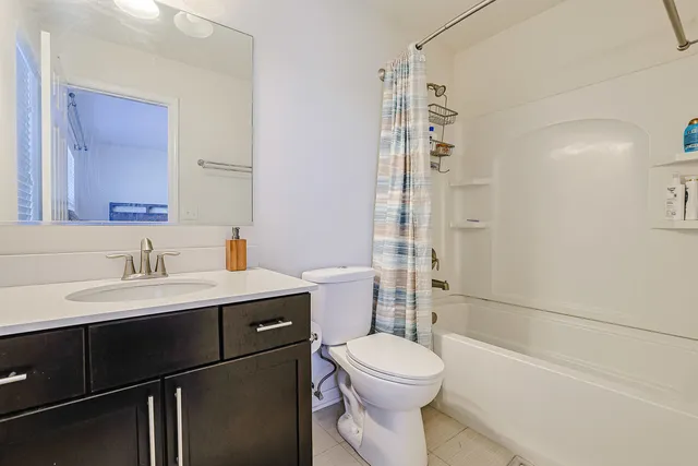 $379,900 | 299 Bennett Drive, Carol Stream, IL 60188