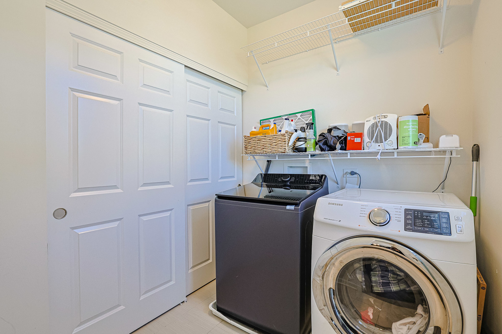 299 Bennett Drive Carol Stream, IL 60188 - Photo 19 of 27 a utility room with dryer and washer