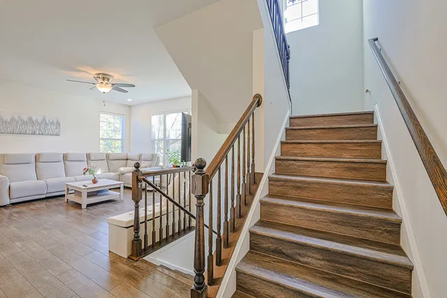 $379,900 | 299 Bennett Drive, Carol Stream, IL 60188