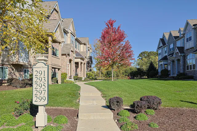$379,900 | 299 Bennett Drive, Carol Stream, IL 60188