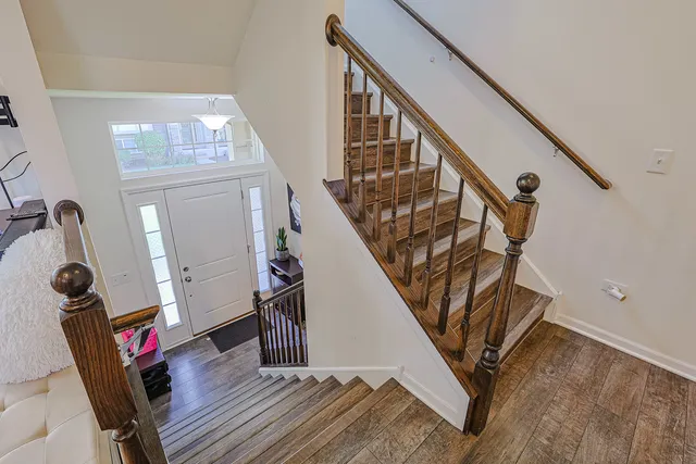 $379,900 | 299 Bennett Drive, Carol Stream, IL 60188