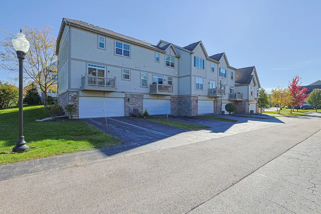 $379,900 | 299 Bennett Drive, Carol Stream, IL 60188