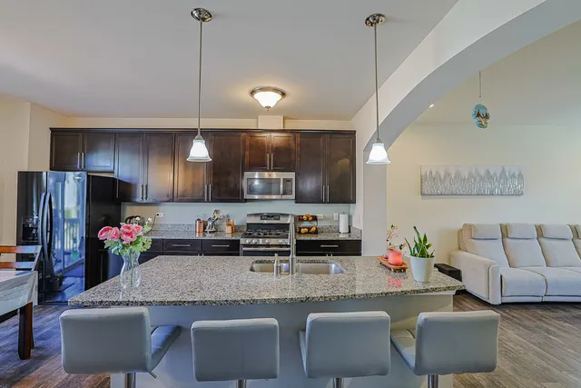 $379,900 | 299 Bennett Drive, Carol Stream, IL 60188