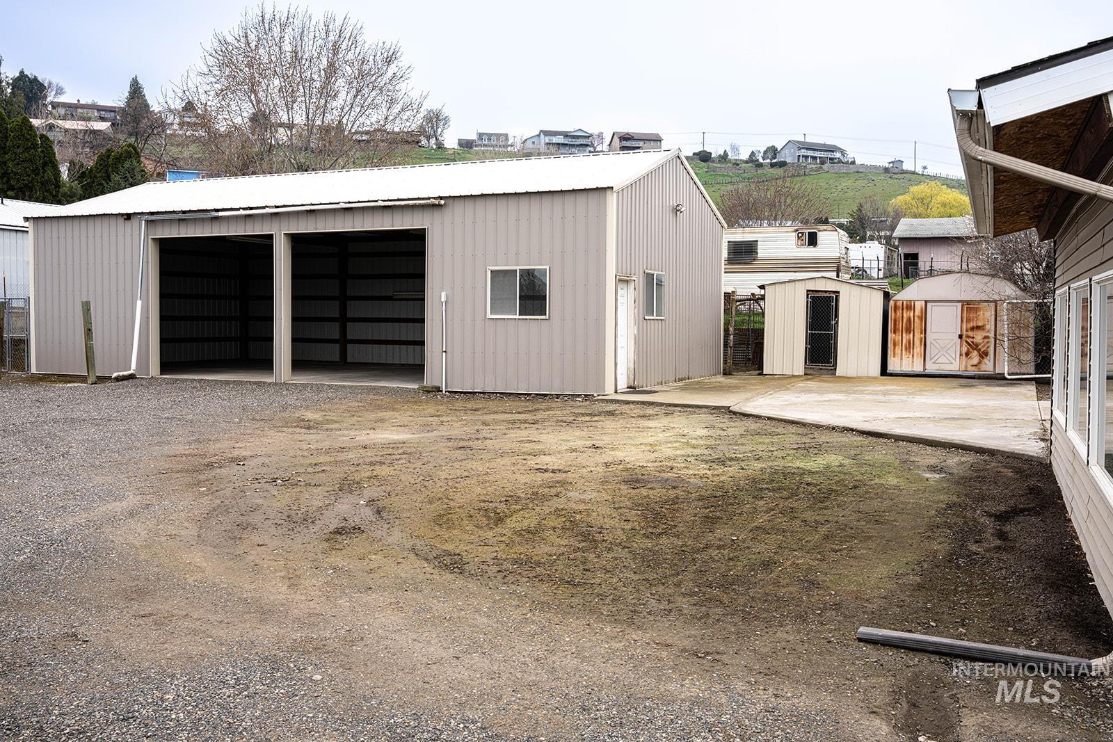 1357 Pound Lane Clarkston, WA 99403 - Photo 11 of 38 Detached garage featuring a storage shed
