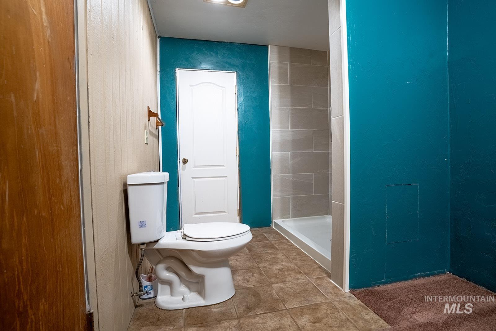 1357 Pound Lane Clarkston, WA 99403 - Photo 27 of 38 Full bathroom with a stall shower and light tile patterned floors