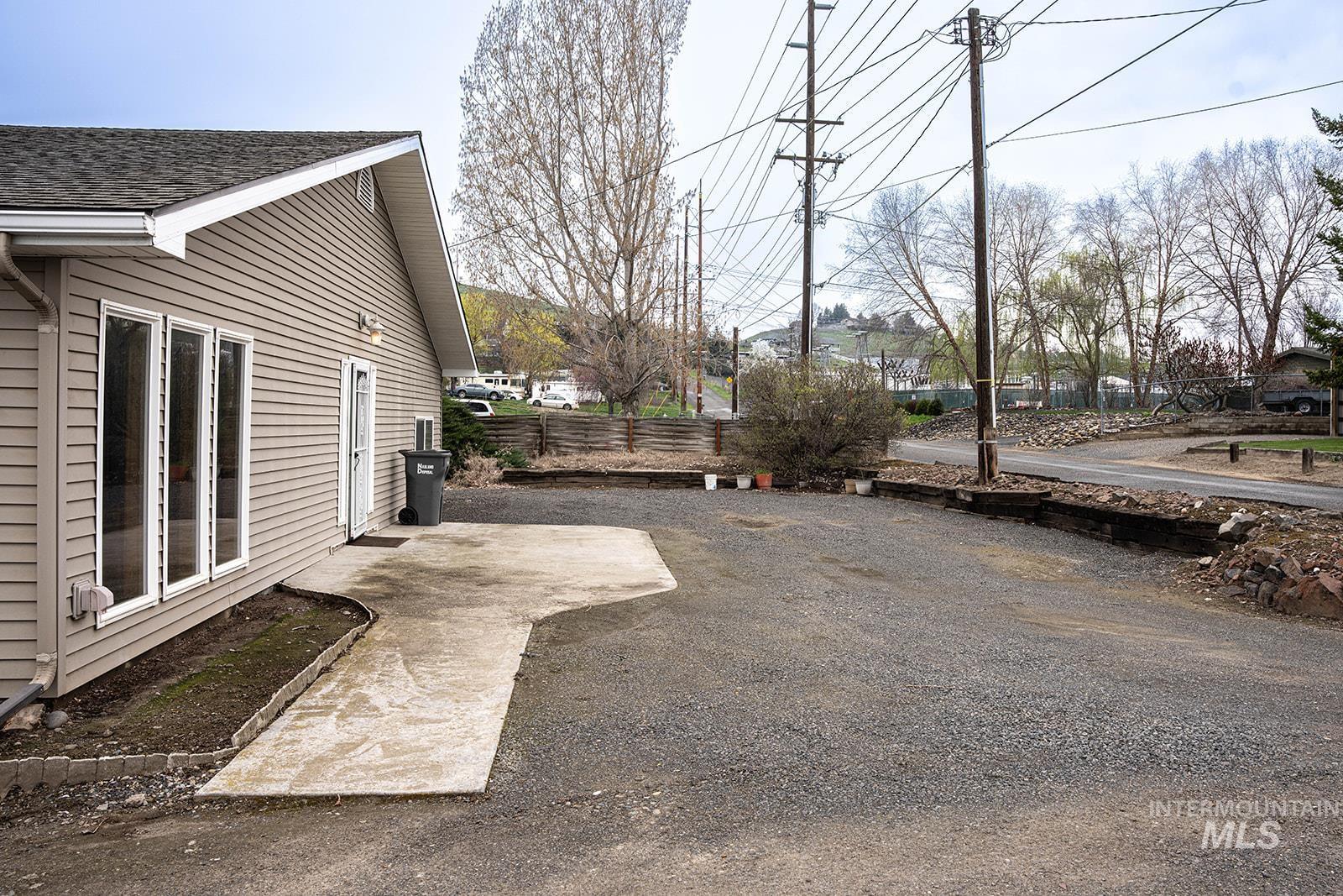 1357 Pound Lane Clarkston, WA 99403 - Photo 5 of 38 View of yard featuring a patio