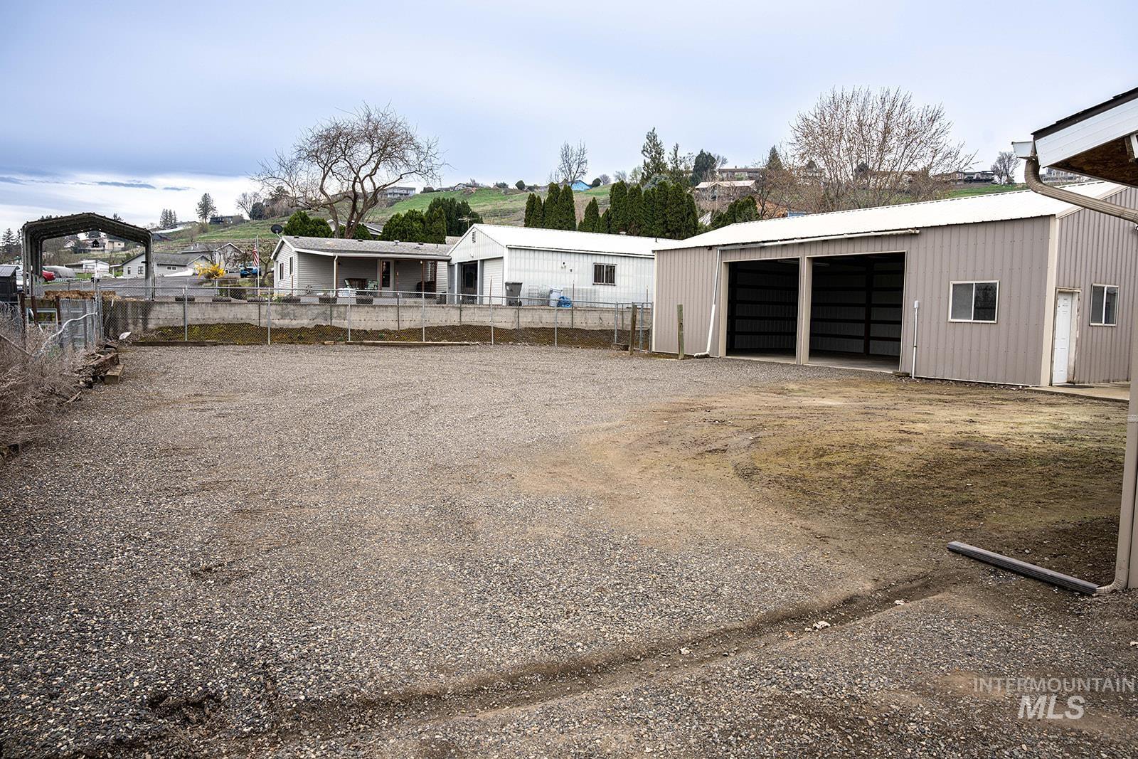 1357 Pound Lane Clarkston, WA 99403 - Photo 9 of 38 Exterior space with driveway
