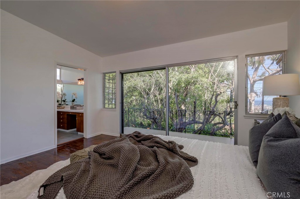 4612 Beauvais Road Rancho Palos Verdes, CA 90275 - Photo 32 of 40 a bed sitting in a bedroom next to a window with lamp