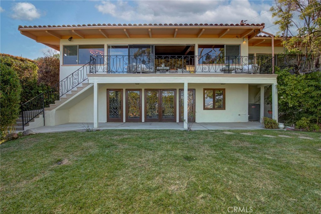 4612 Beauvais Road Rancho Palos Verdes, CA 90275 - Photo 37 of 40 front view of a building with a garden
