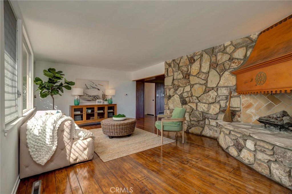 4612 Beauvais Road Rancho Palos Verdes, CA 90275 - Photo 4 of 40 a living room with furniture and wooden floor