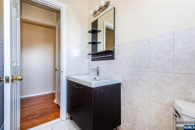 $3,000 | 413 Essex Street, Unit 2, Hackensack, NJ 07601