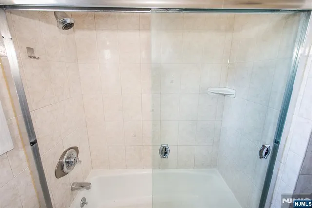 $3,000 | 413 Essex Street, Unit 2, Hackensack, NJ 07601