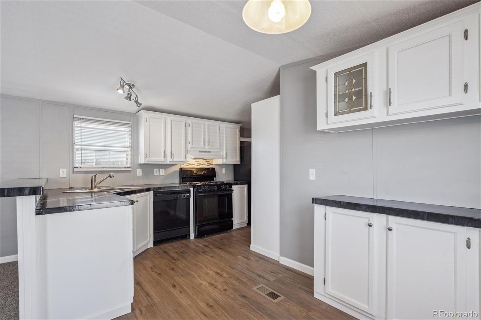 8493 Cook Way Denver, CO 80229 - Photo 9 of 23 Gallery Image 9
