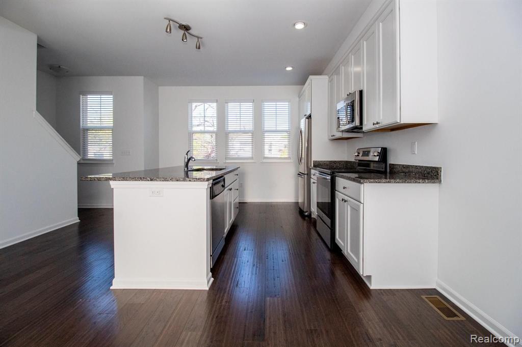 3542 South Rochester Road Royal Oak, MI 48073 - Photo 6 of 22