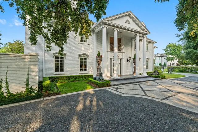 $4,799,000 | 1561 Kirby Drive, Houston, TX 77019