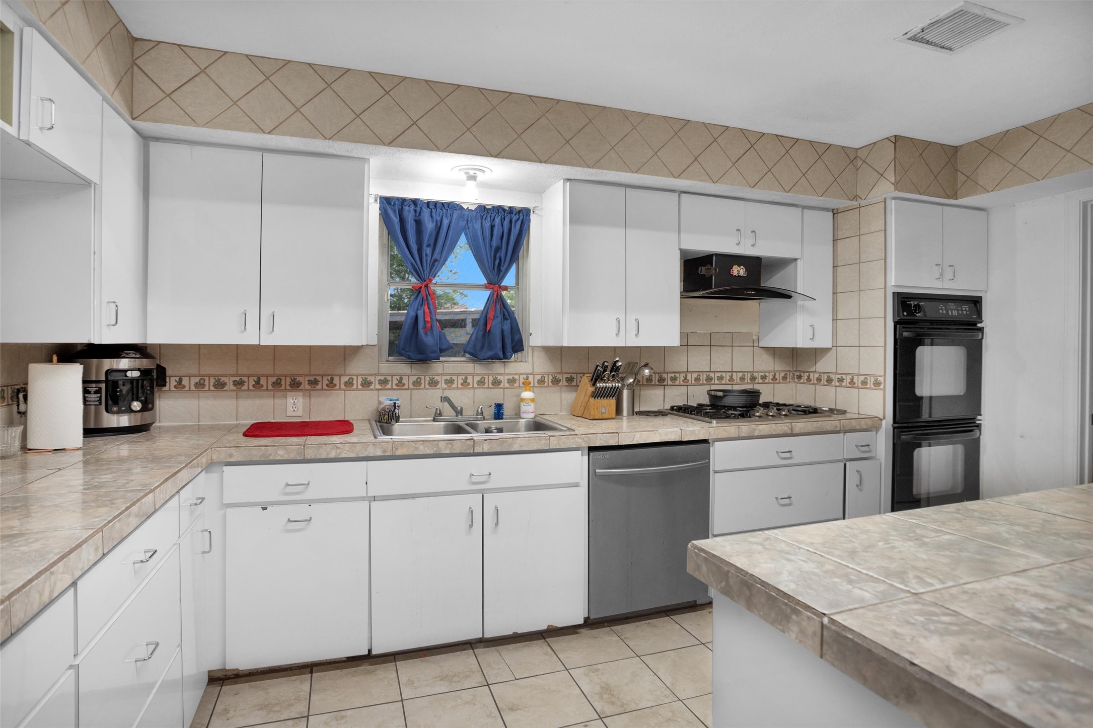 1725 Strawn Road Houston, TX 77039 - Photo 14 of 50