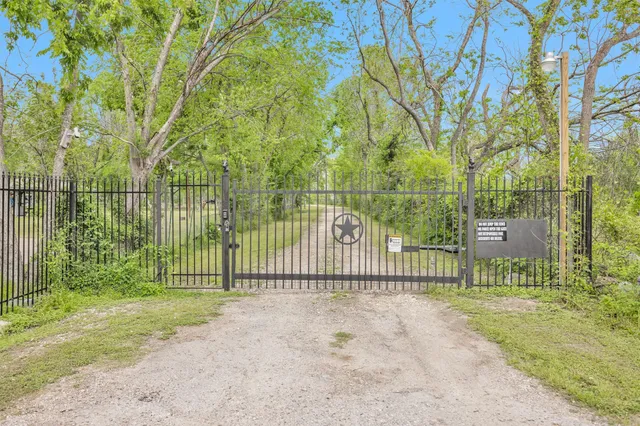 $650,000 | 1725 Strawn Road, Houston, TX 77039