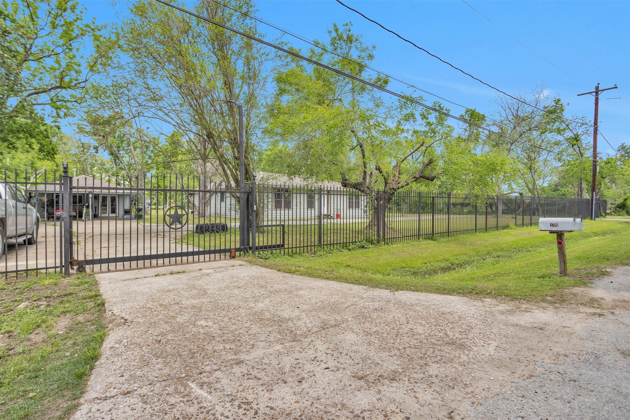 1725 Strawn Road Houston, TX 77039 - Photo 6 of 50