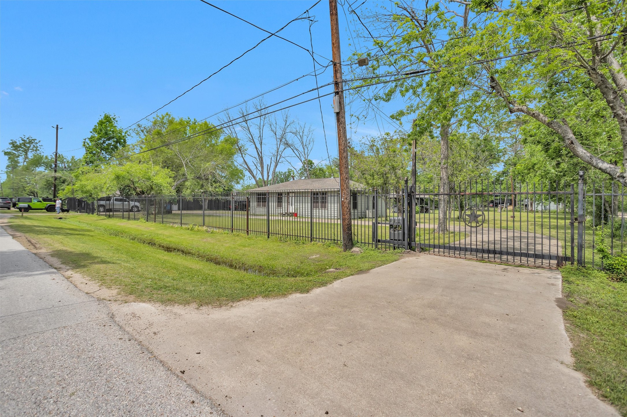 1725 Strawn Road Houston, TX 77039 - Photo 7 of 50