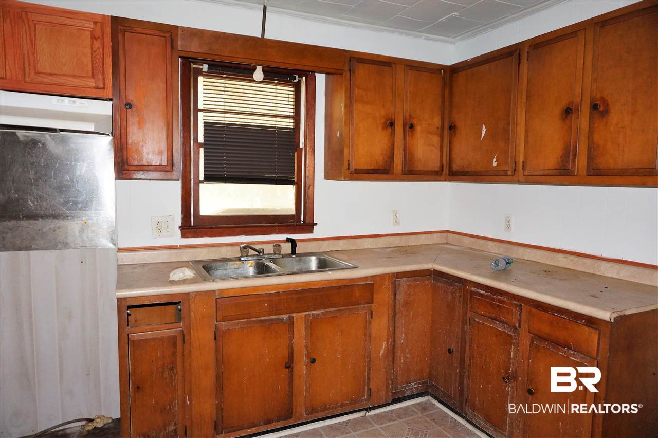 115 Fourth Avenue Chickasaw, AL 36611 - Photo 3 of 5