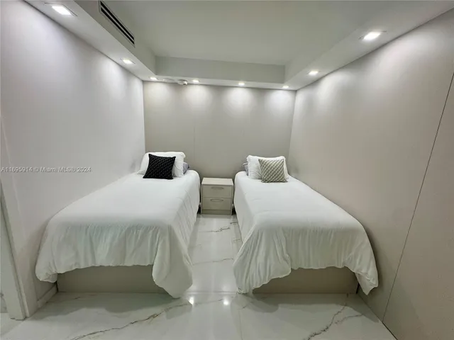 $10,000 | 9801 Collins Avenue, Unit 20E, Bal Harbour, FL 33154