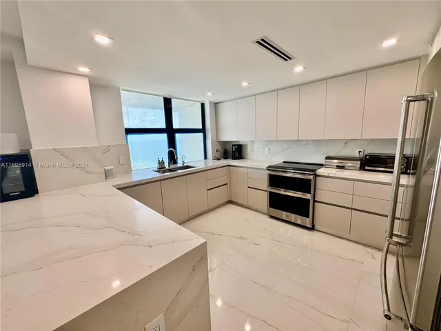 $10,000 | 9801 Collins Avenue, Unit 20E, Bal Harbour, FL 33154