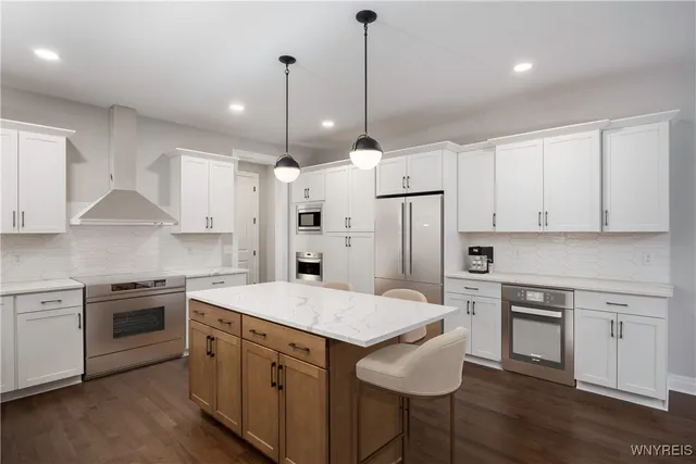 $997,900 | 5631 Dorothy Circle, Clarence, NY 14032