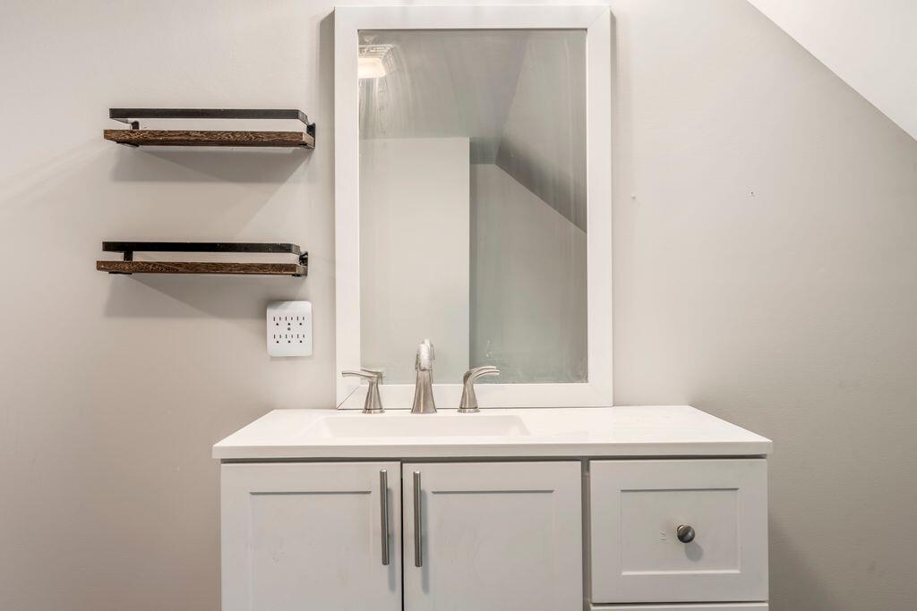 2656 Main Street Hanover, ME 04237 - Photo 27 of 33 28_DSC09169