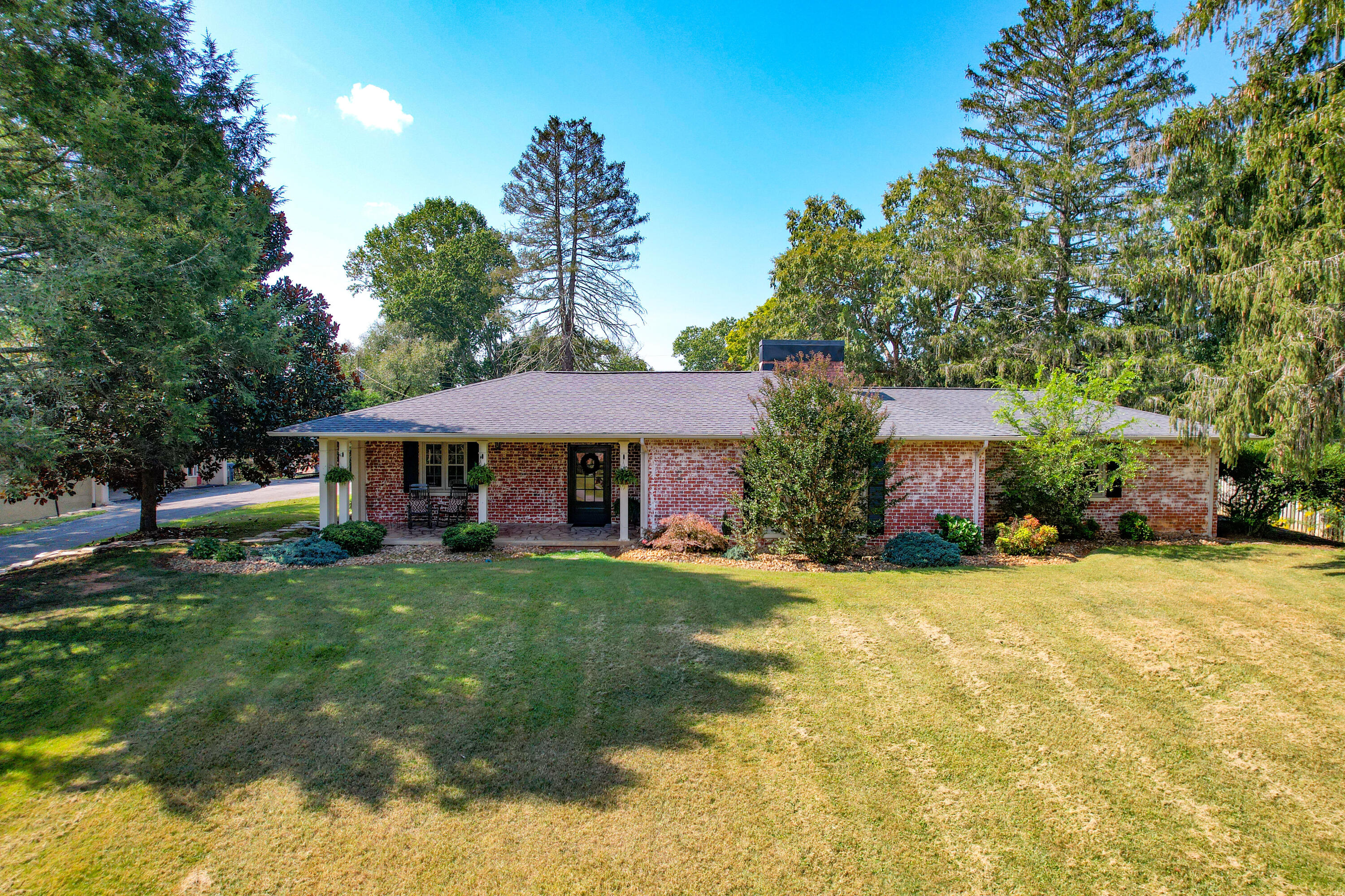 105 Mimosa Road Bristol, TN 37620 - Photo 110 of 114 Mimosa Drone-25
