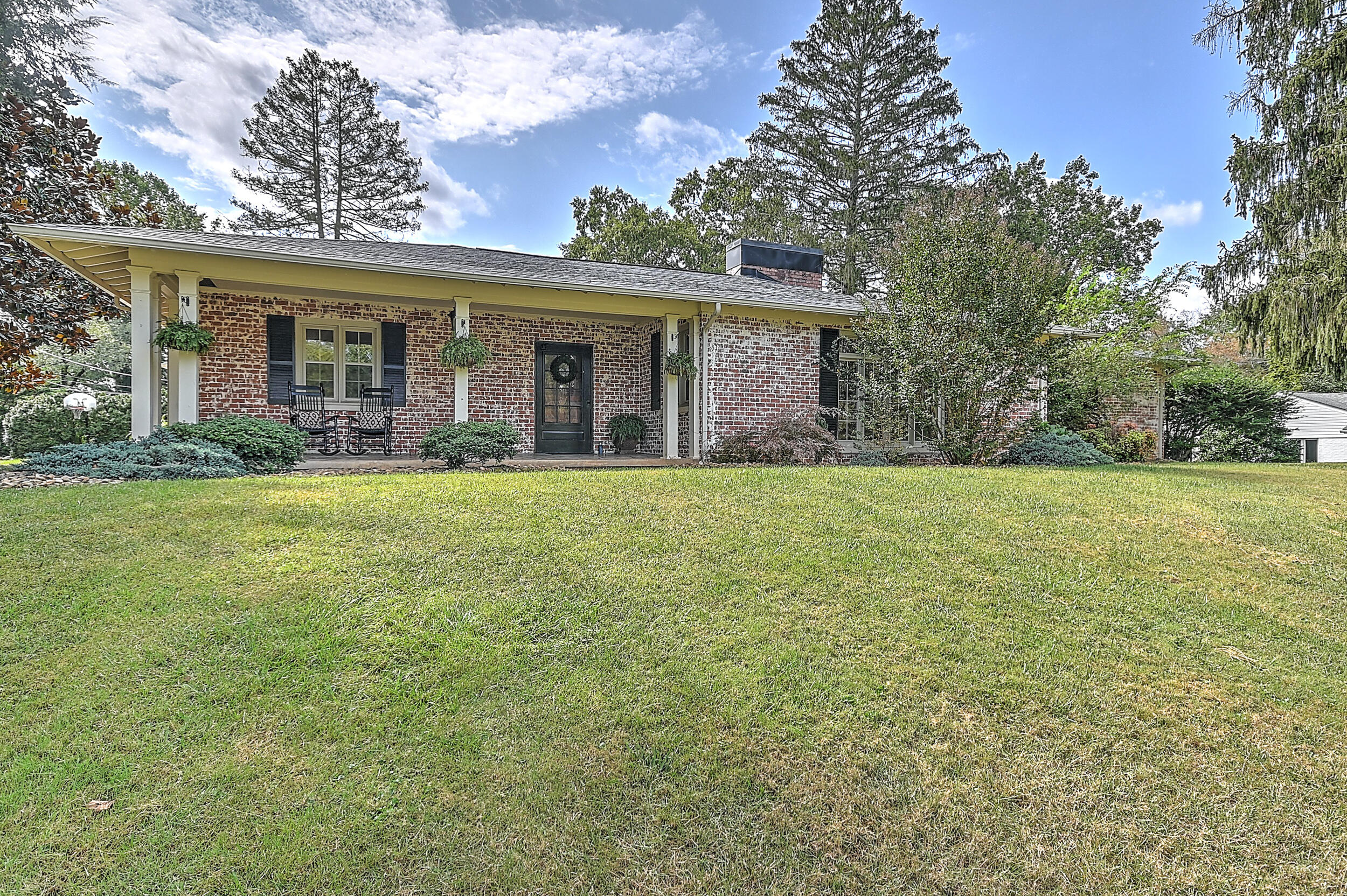 105 Mimosa Road Bristol, TN 37620 - Photo 2 of 114 Mimosa-9