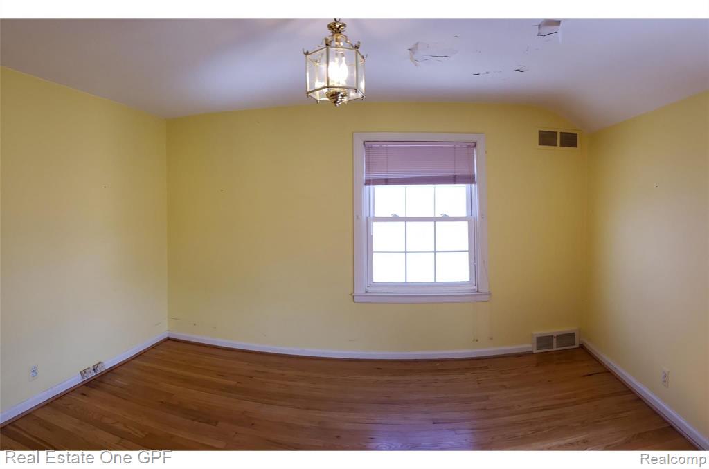 1325 Torrey Road Grosse Pointe Woods, MI 48236 - Photo 21 of 38