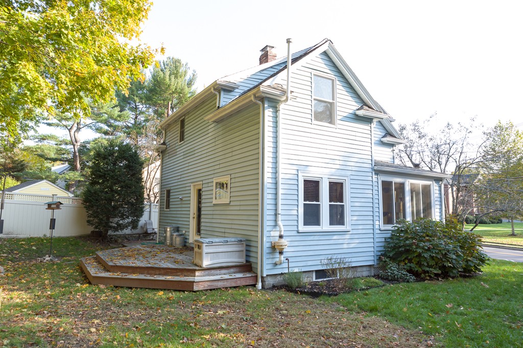 707 South Street Waltham, MA 02453 - Photo 3 of 20