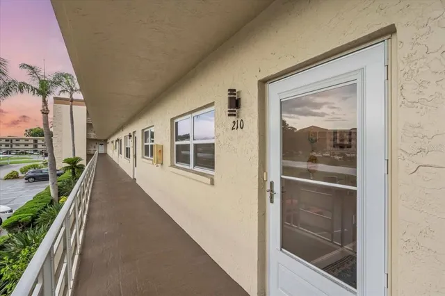 $1,900 | 5725 80th Street North, Unit 210, St. Petersburg, FL 33709