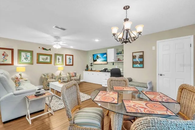 $1,900 | 5725 80th Street North, Unit 210, St. Petersburg, FL 33709