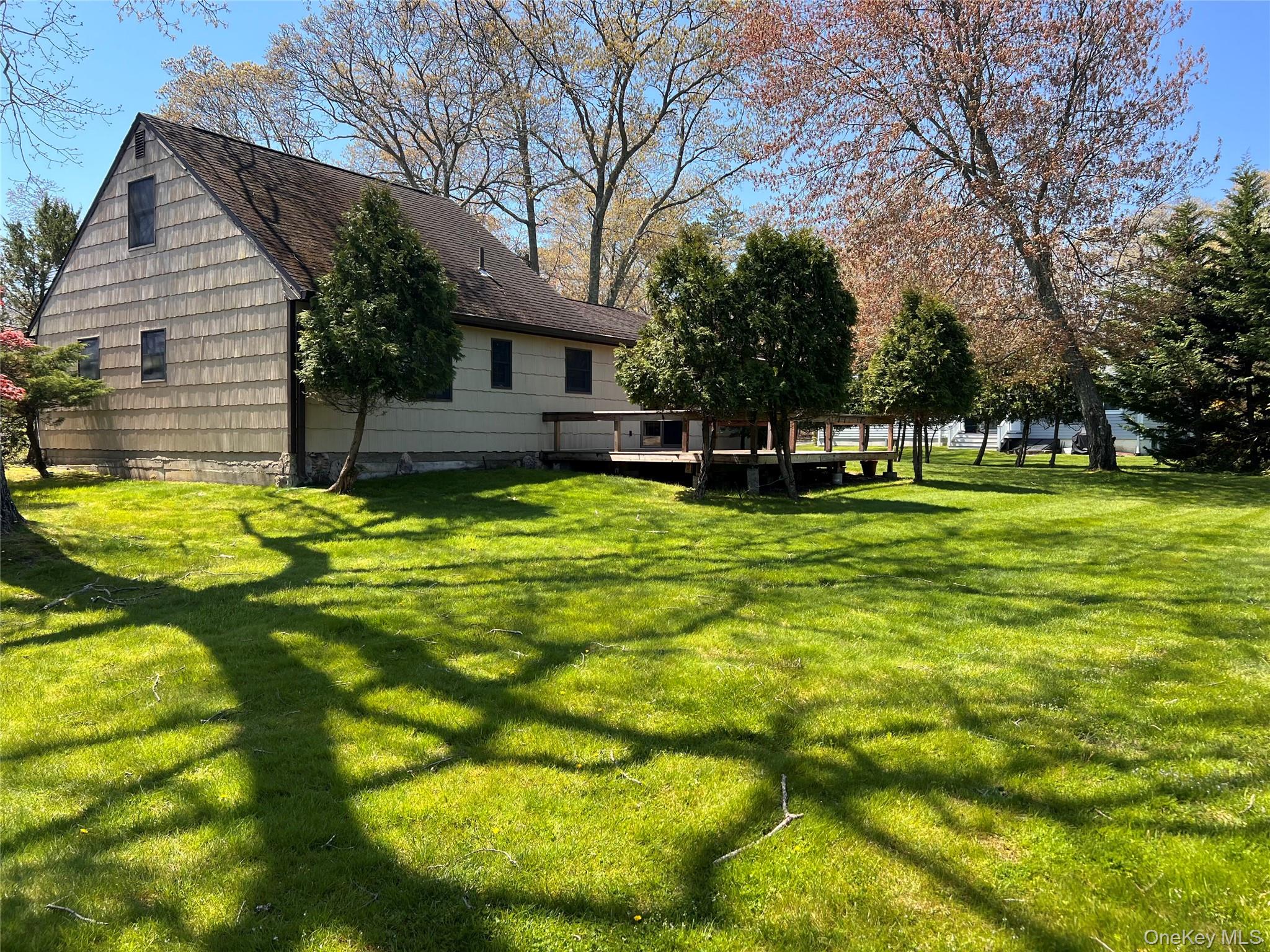 27 West Tiana Road, Unit A Hampton Bays, NY 11946 - Photo 13 of 16