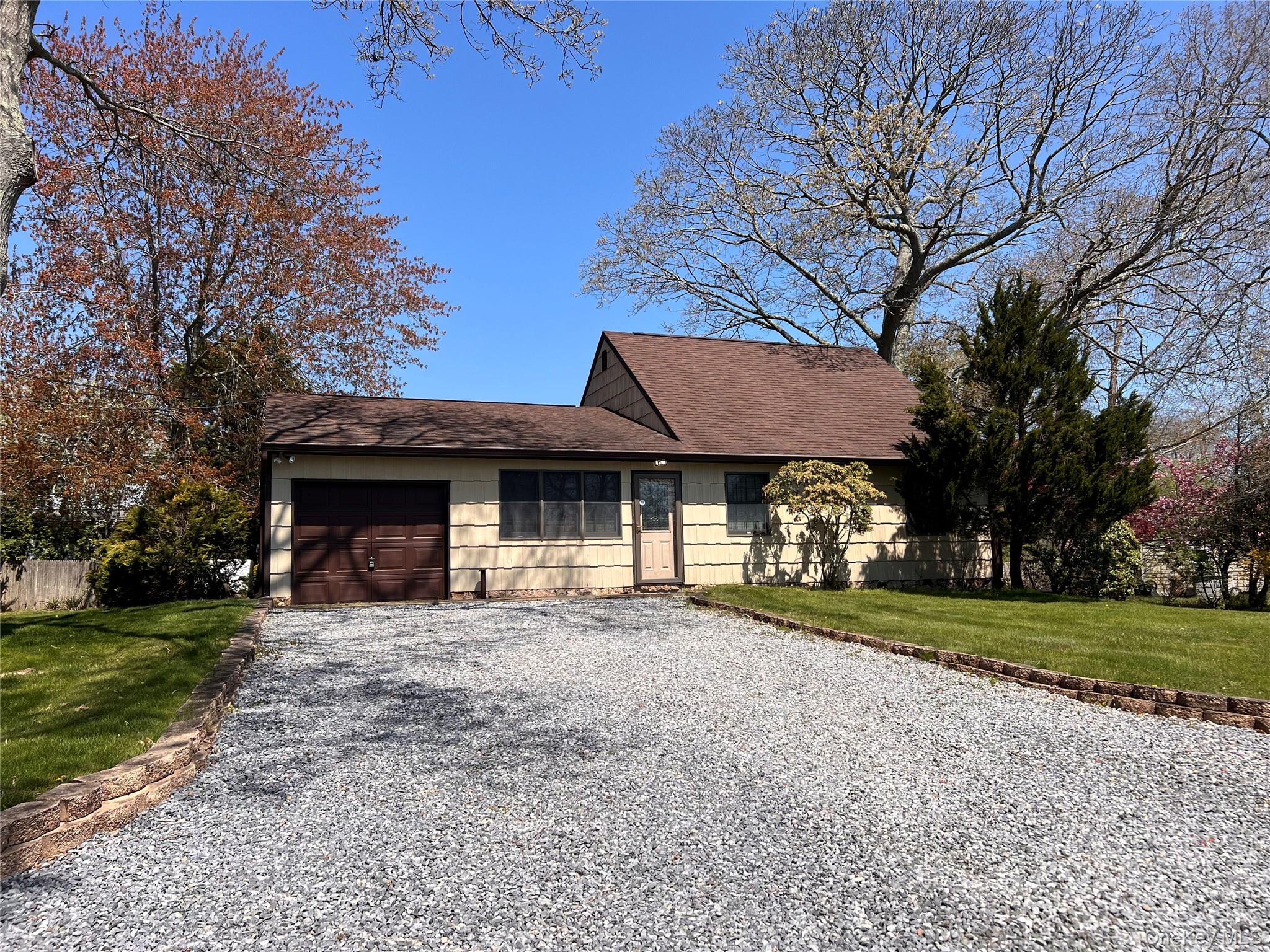 27 West Tiana Road, Unit A Hampton Bays, NY 11946 - Photo 16 of 16