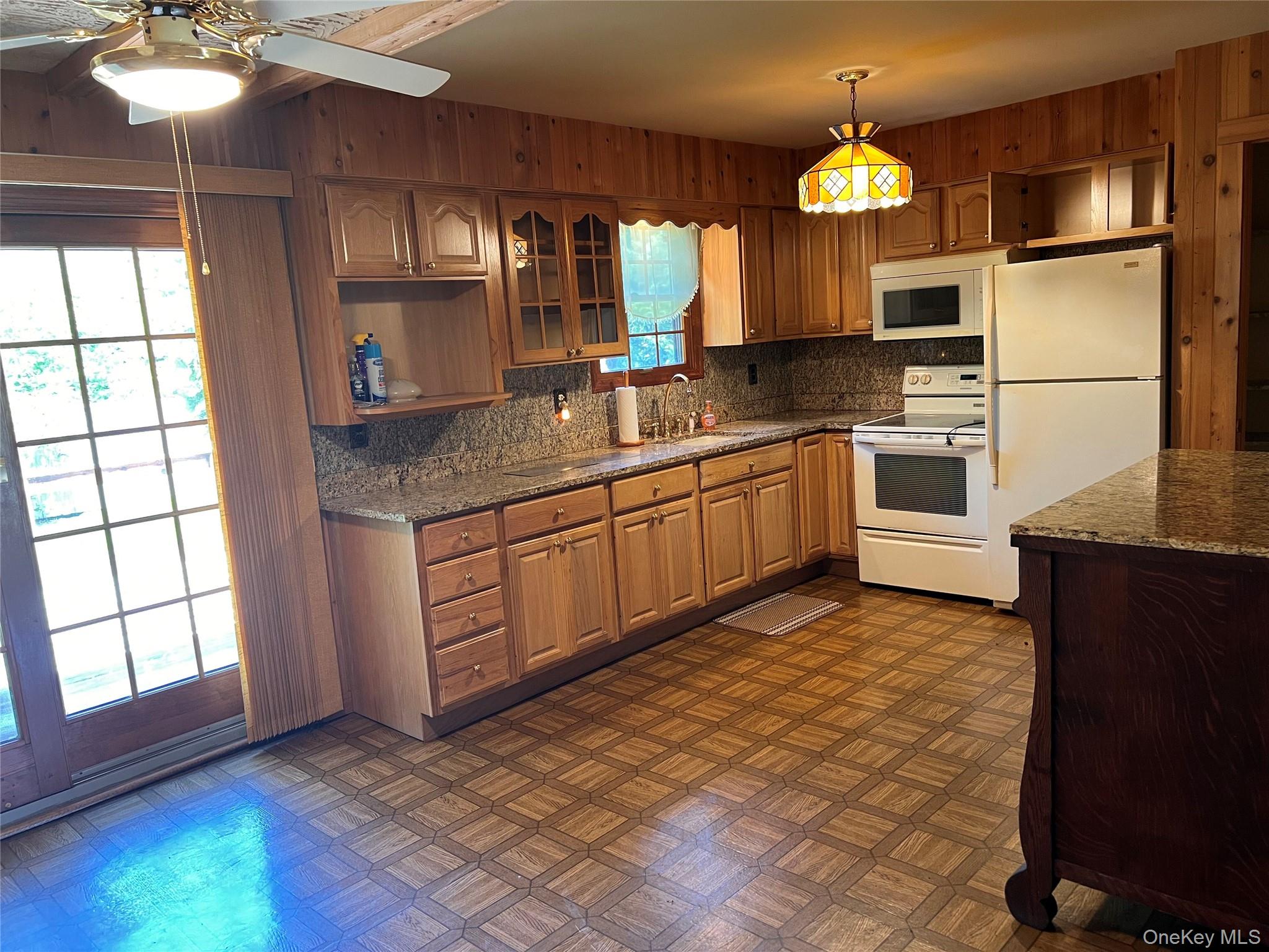27 West Tiana Road, Unit A Hampton Bays, NY 11946 - Photo 2 of 16