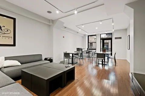 $289,900 | 6 North Michigan Avenue, Unit 610, Chicago, IL 60602